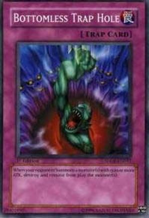 Bottomless Trap Hole (Common) (SDDE-EN032) - Structure Deck: The Dark Emperor Unlimited